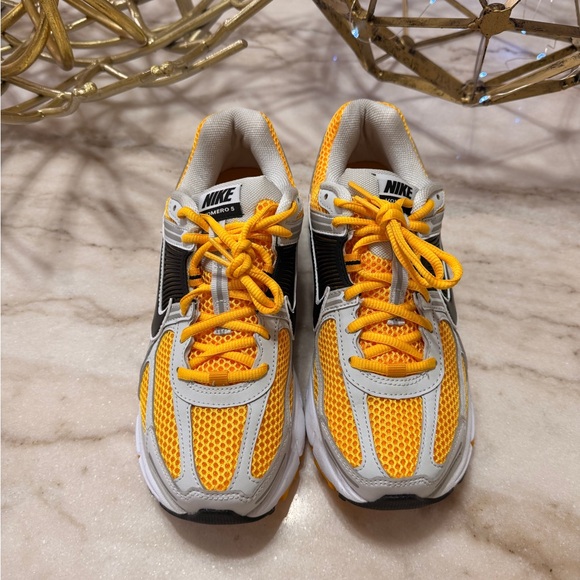 Nike Shoes - Nike Zoom Vomero 5